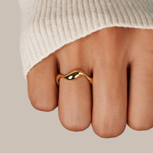 Tarah – Anillo Ola en Oro 18K