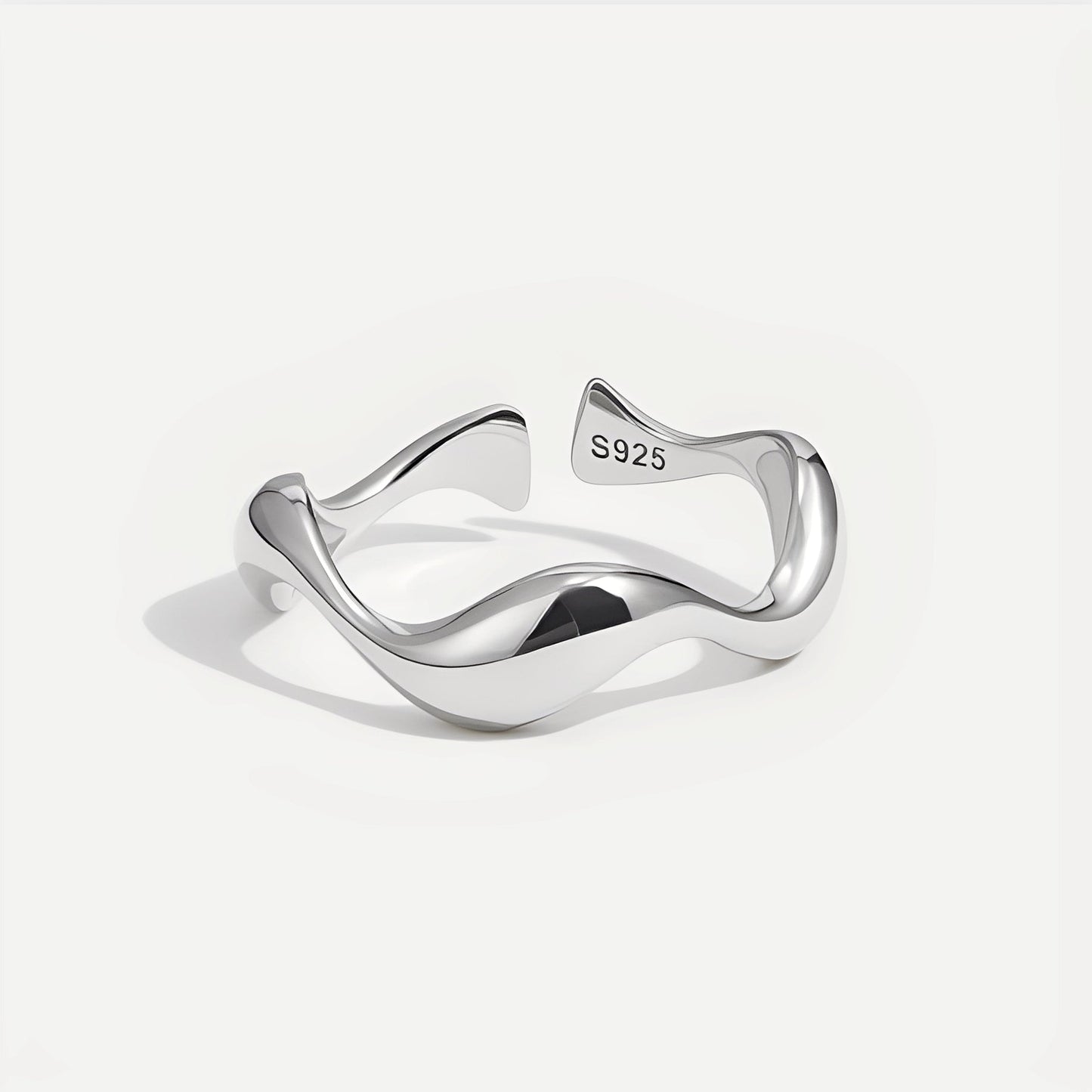 Ondine – Anillo Minimalista Ondulado