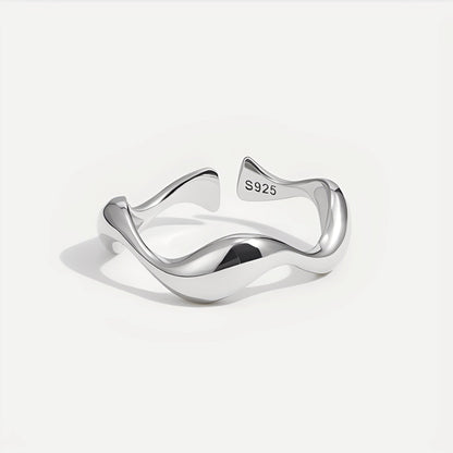 Ondine – Anillo Minimalista Ondulado