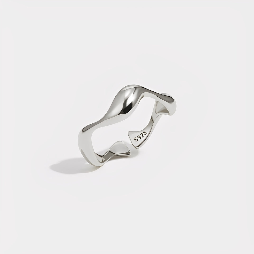 Ondine – Anillo Minimalista Ondulado