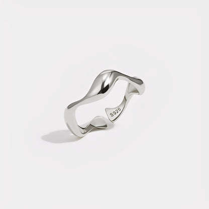 Ondine – Anillo Minimalista Ondulado