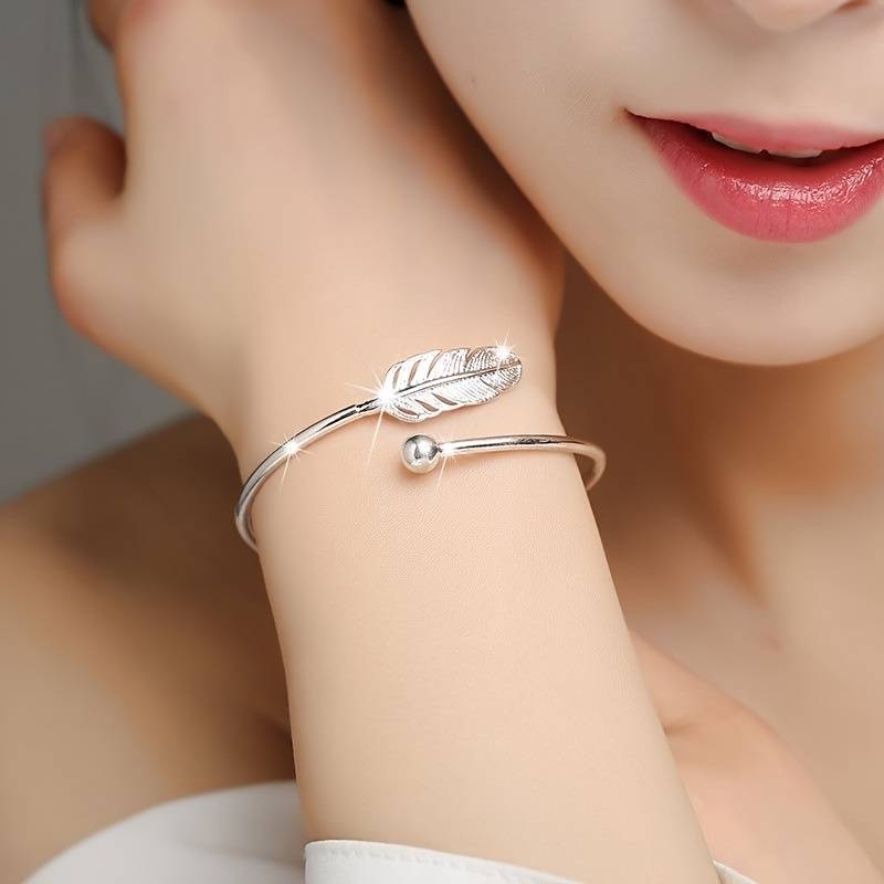 Brazalete de pluma plateado - Pulsera de pluma