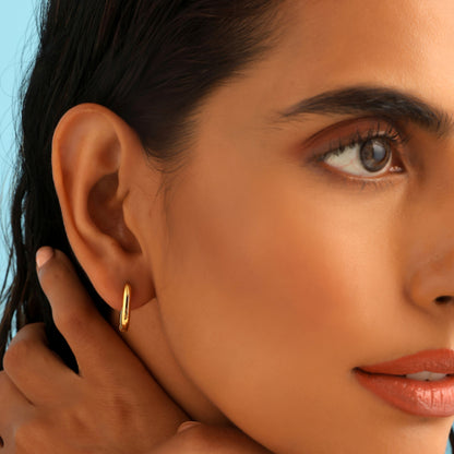Lara – Pendientes Metálicos en Forma de U Elegantes
