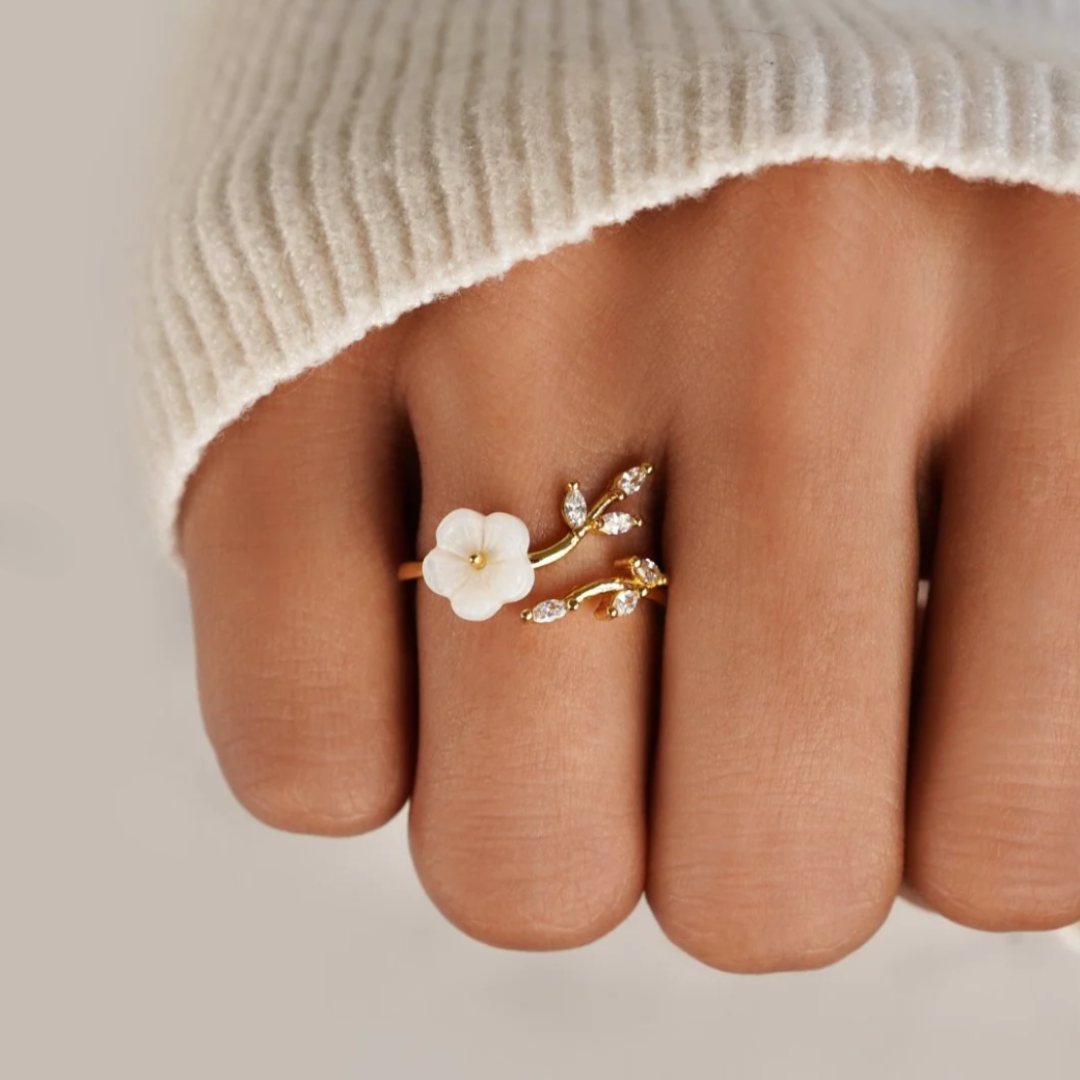 Damas Anillo Abierto Ajustable con Motivo Floral y Acentos de Piedra