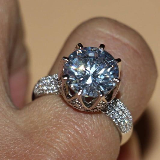 Herna – Anillo Elegante en Topacio Blanco 8ct