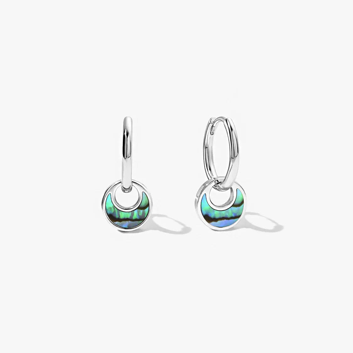 Aretes para mujer con colgante redondo y detalle decorativo