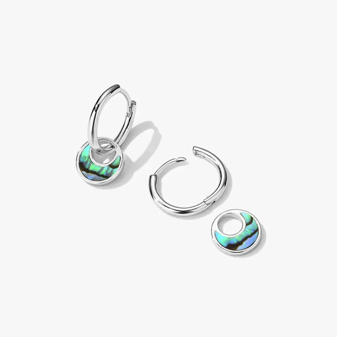 Aretes para mujer con colgante redondo y detalle decorativo