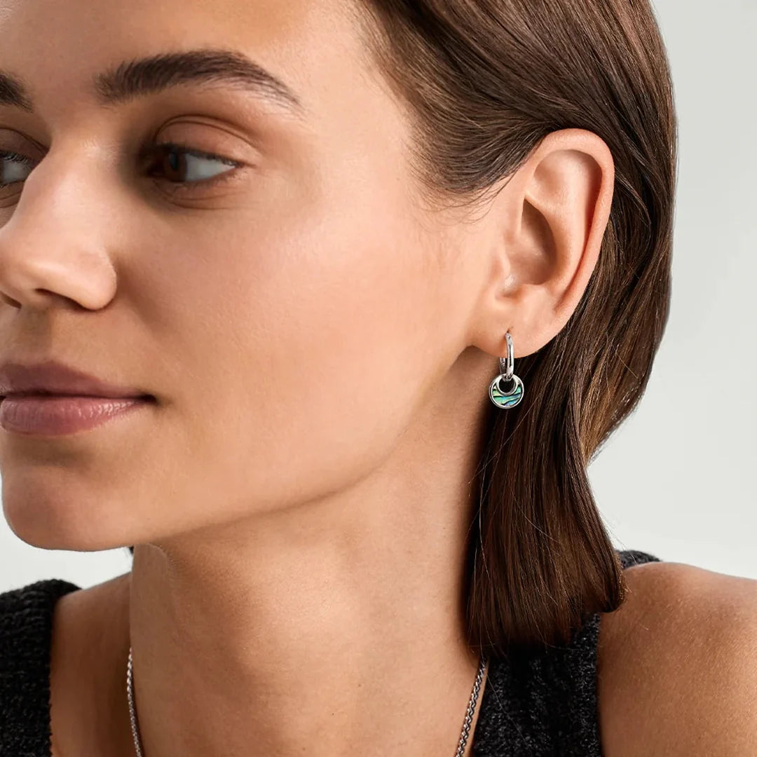 Aretes para mujer con colgante redondo y detalle decorativo