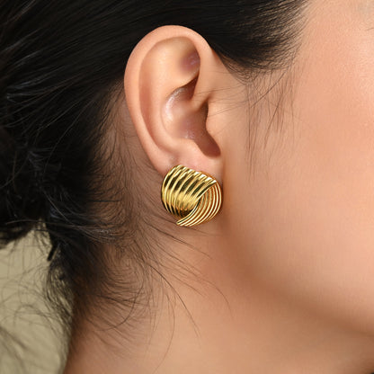 Sonia – Pendientes Dorados Elegantes