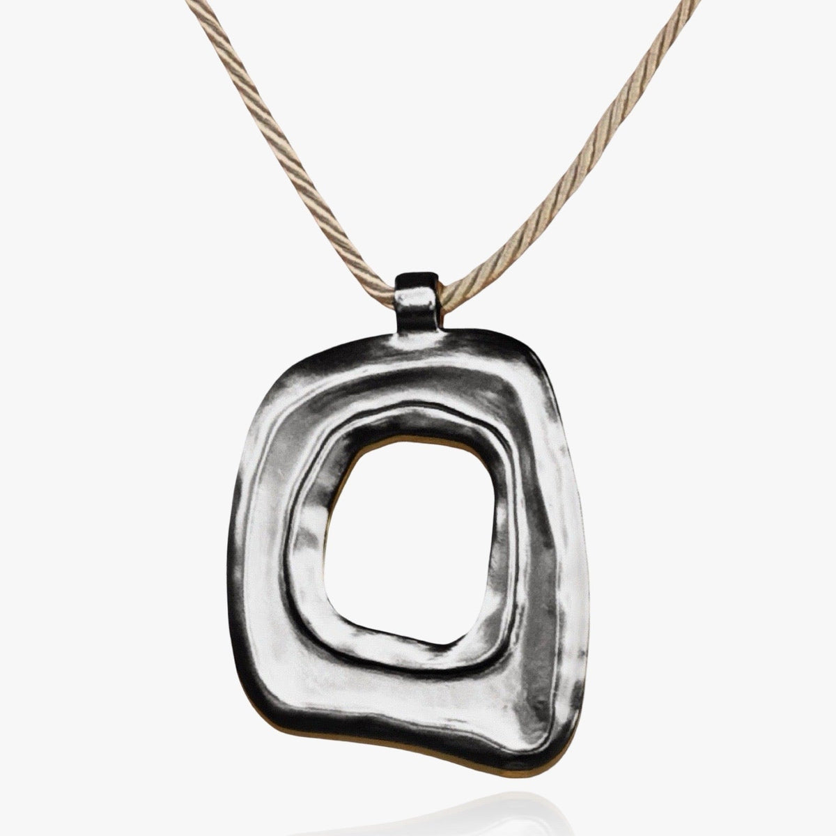 Collar con Colgante de Damas con Forma Rectangular Abstrakta y Centro Abierto