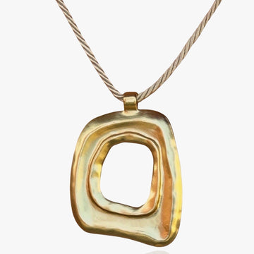 Collar con Colgante de Damas con Forma Rectangular Abstrakta y Centro Abierto