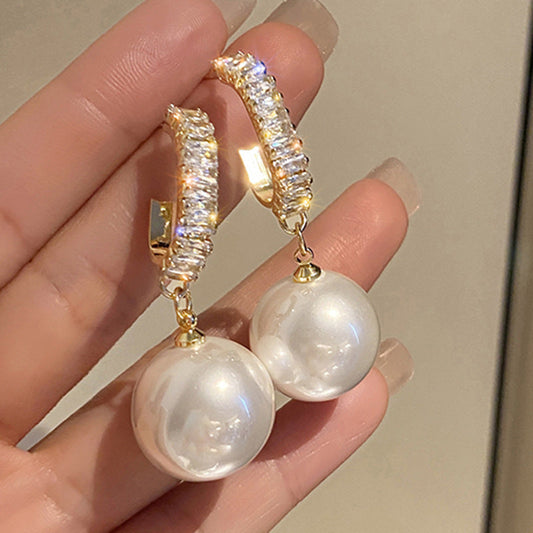 Elsa – Pendientes Elegantes con Perlas y Circonitas