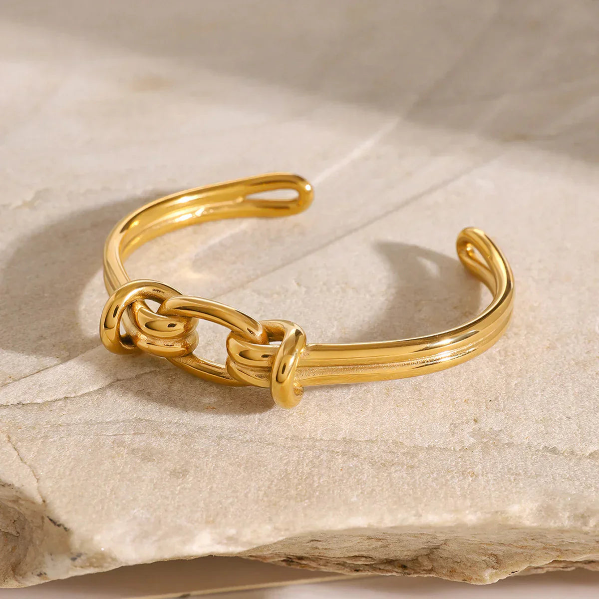 Aegis – Pulsera Nudo Minimalista