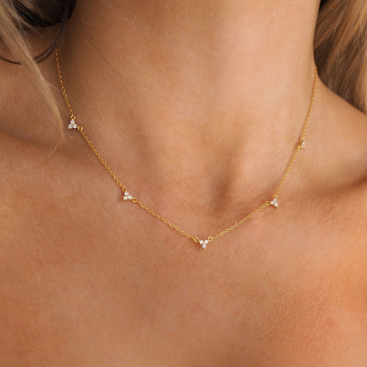Lena – Collar Geométrico de Oro