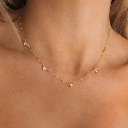 Lena – Collar Geométrico de Oro