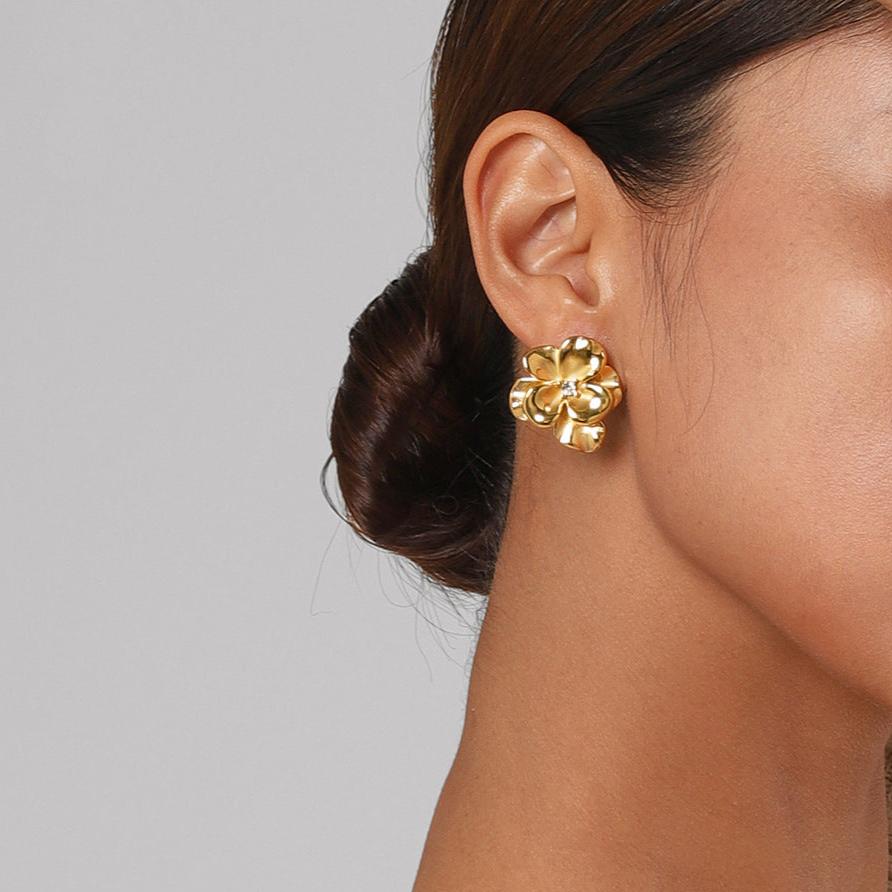 Amelia – Bisutería de Pendientes Florales Elegantes