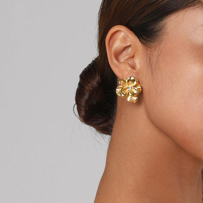 Amelia – Bisutería de Pendientes Florales Elegantes