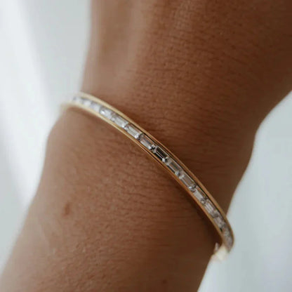 Amira – Pulsera Dorada Refinada