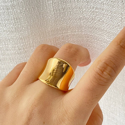 Athena – Anillo Dorado Elegante