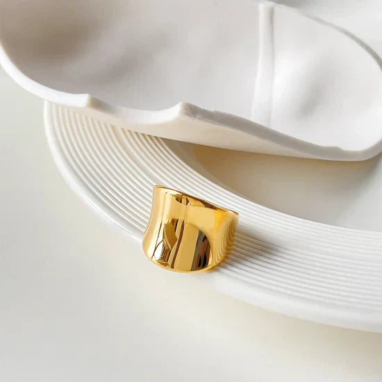Athena – Anillo Dorado Elegante