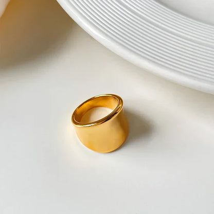 Athena – Anillo Dorado Elegante