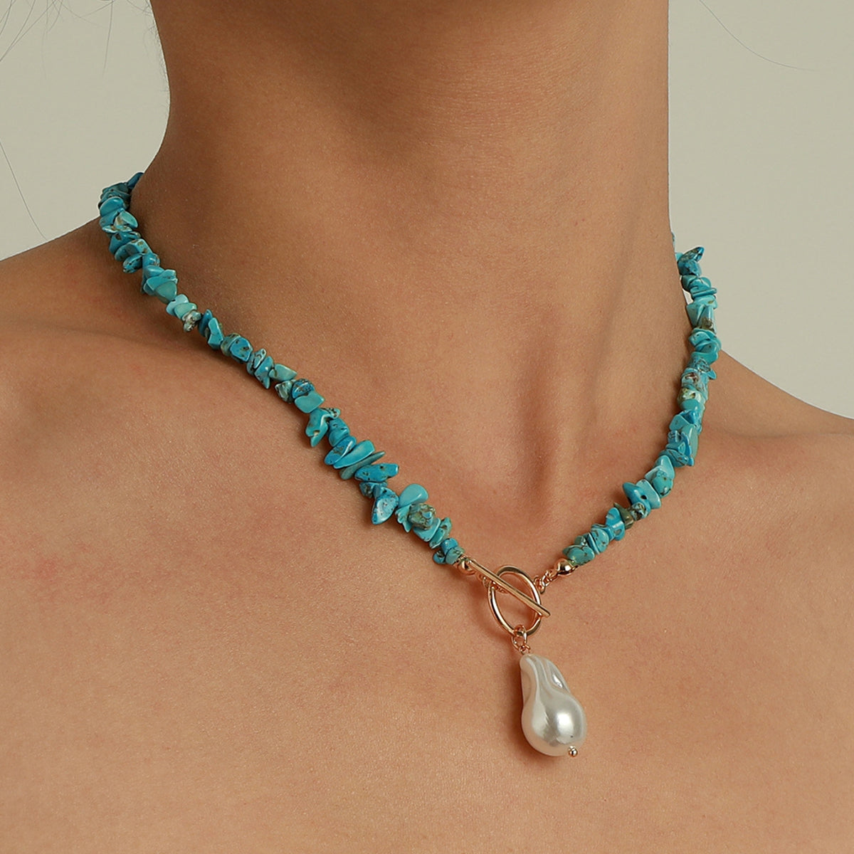 Dione – Collar Perlas y Turquesa Refinado