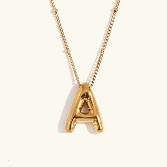 Lina – Collar Letra Balón Dorado