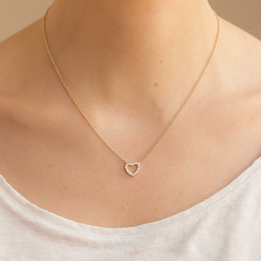 Pequeña Cadena de Amor - Collar de Corazón de Oro con Diamantes