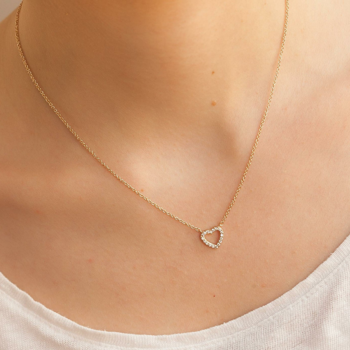 Pequeña Cadena de Amor - Collar de Corazón de Oro con Diamantes