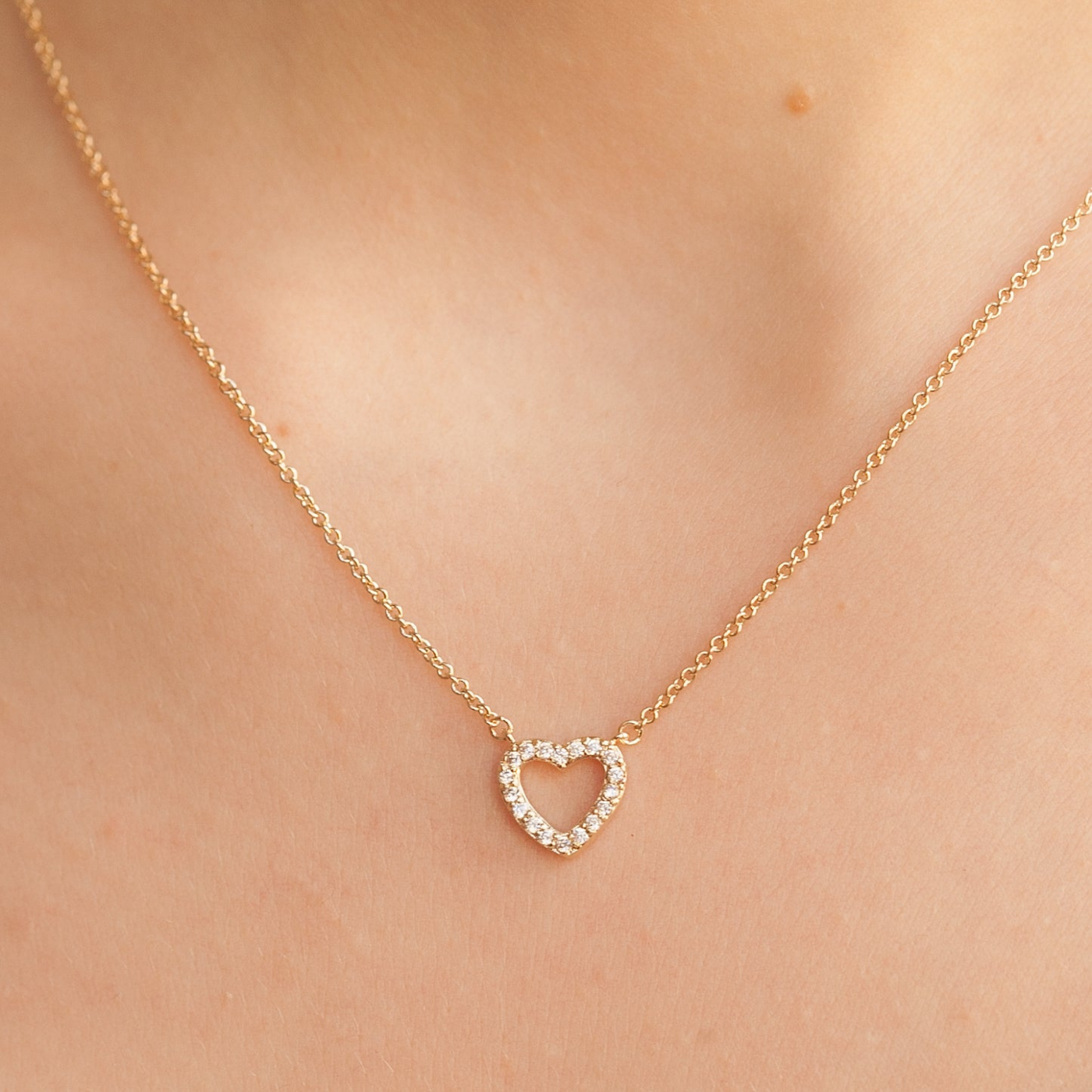 Pequeña Cadena de Amor - Collar de Corazón de Oro con Diamantes