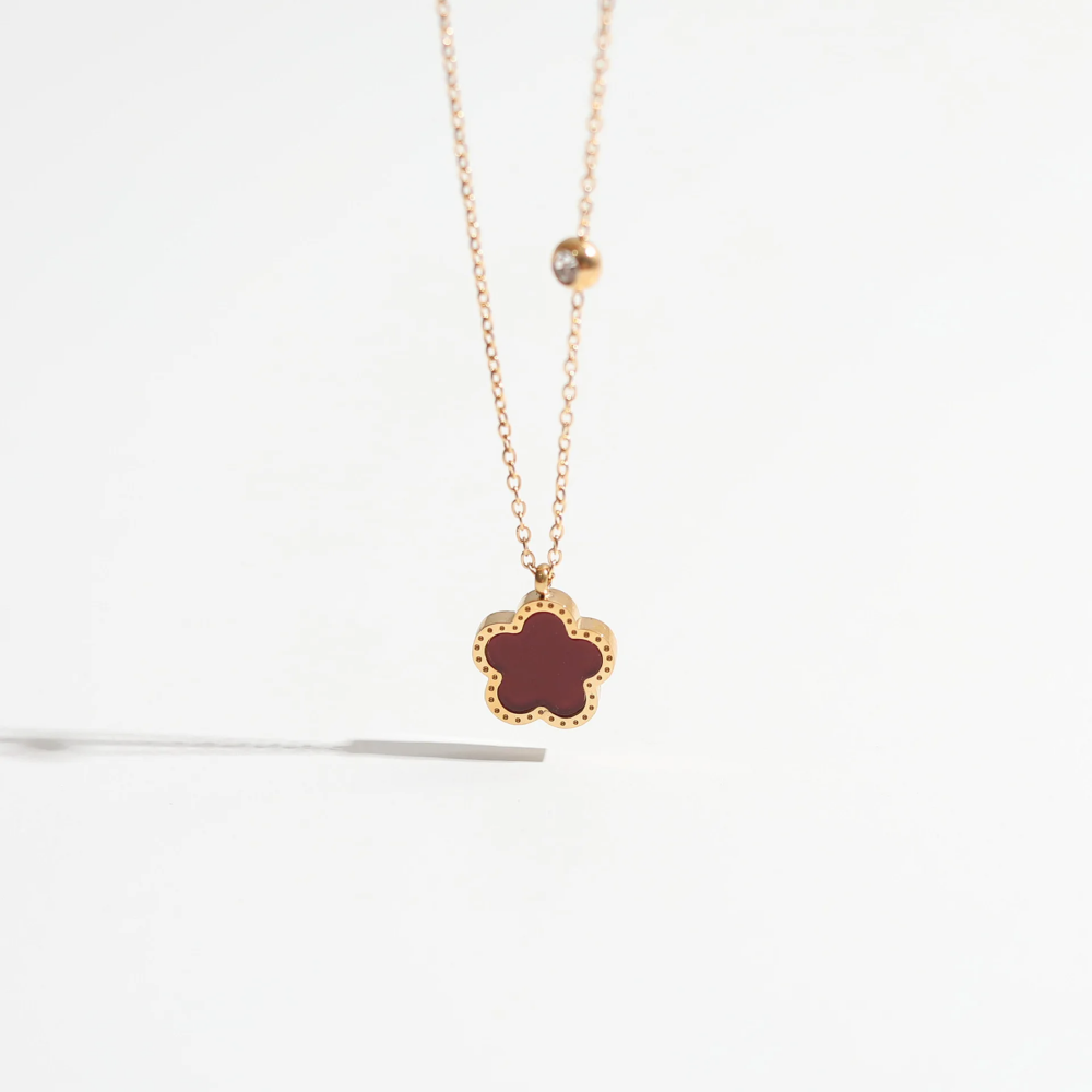 Trébol de cinco hojas - Collar con flores de trébol