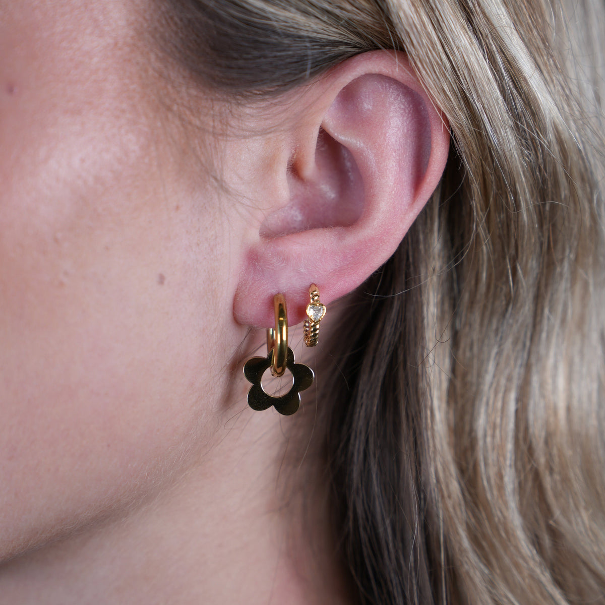 Pendientes Huggie de Mujer con Colgantes de Flor Desmontables