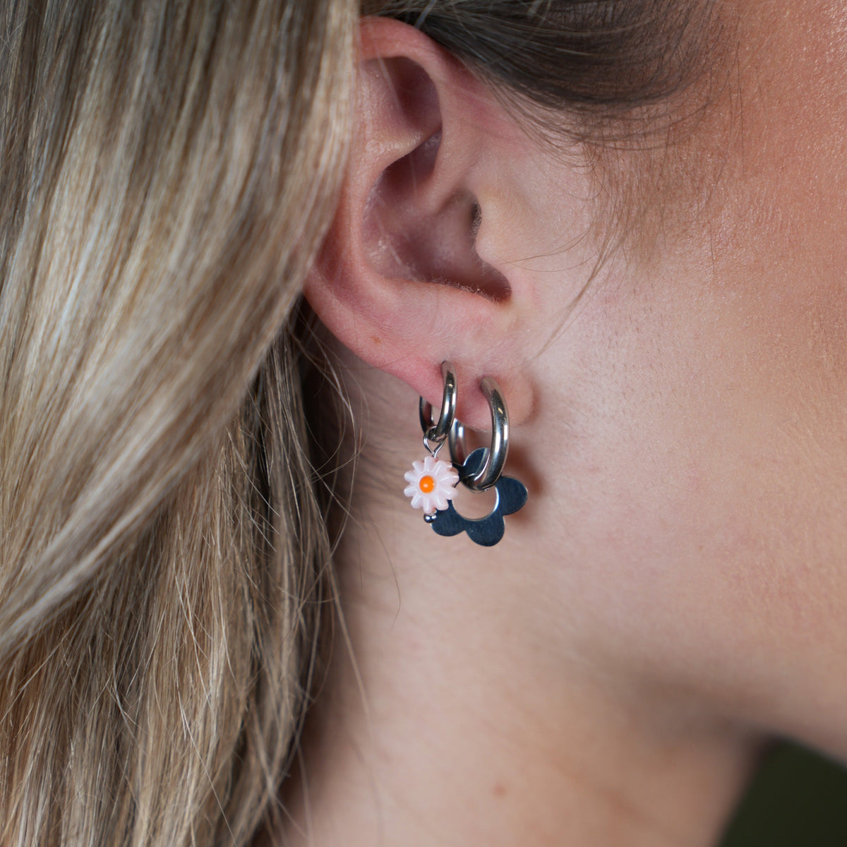 Pendientes Huggie de Mujer con Colgantes de Flor Desmontables
