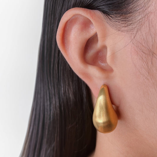 Thelda – Pendientes Dorados Colgantes con Diseño Gota