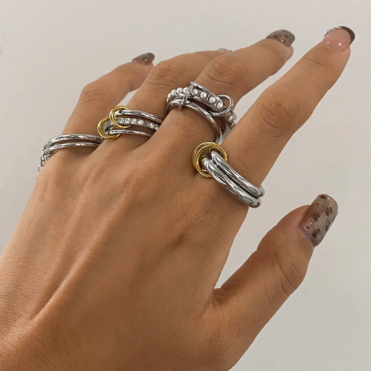 Briana – Anillo Apilado con Perlas Elegante
