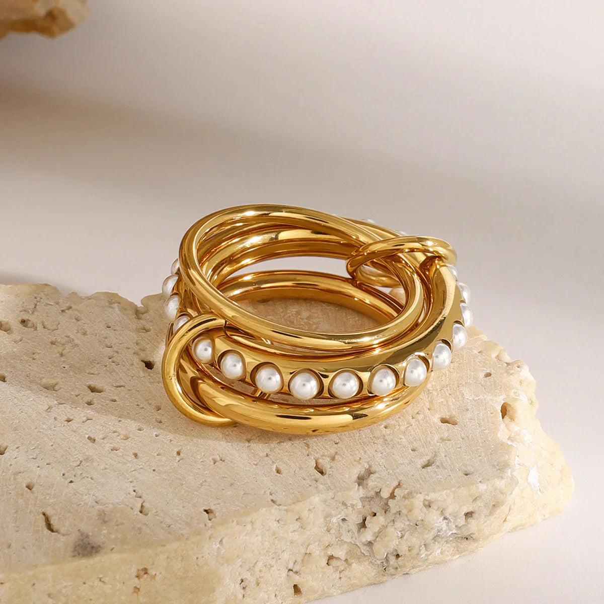 Briana – Anillo Apilado con Perlas Elegante
