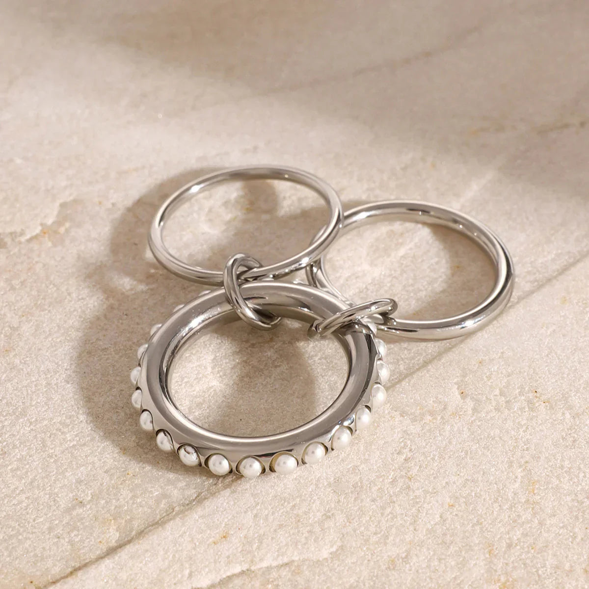 Briana – Anillo Apilado con Perlas Elegante