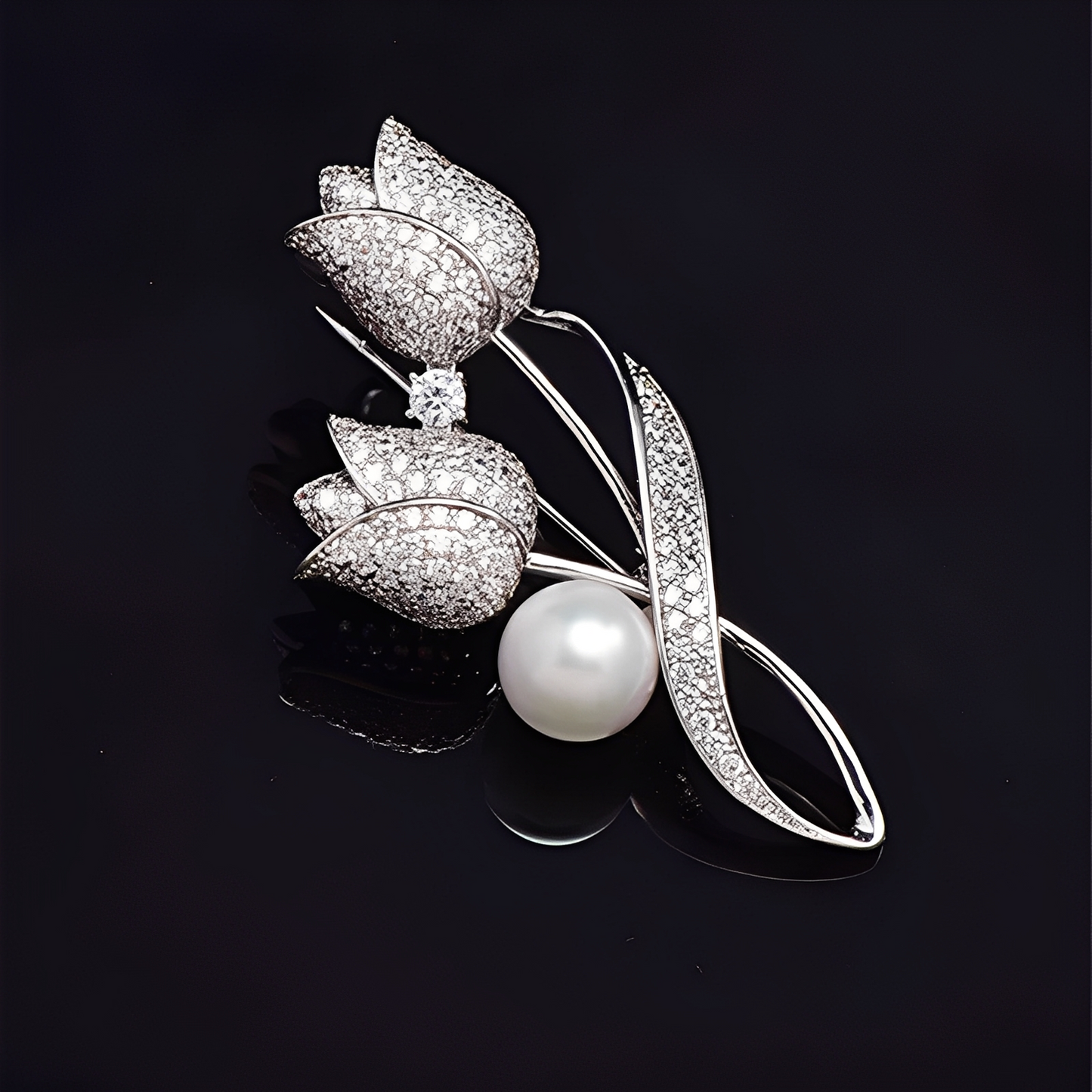Jackie – Broche Tulipe en Oro con Zircon y Perla