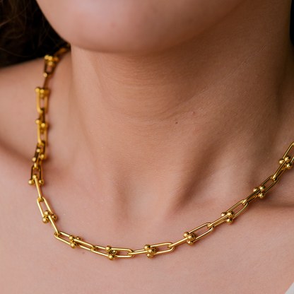 Collar de cadena gruesa de oro en cascada