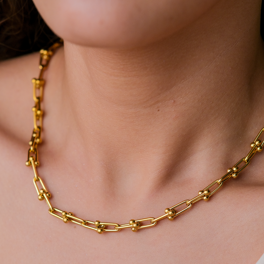 Collar de cadena gruesa de oro en cascada
