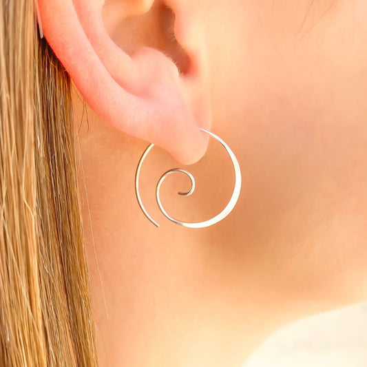 Yara – Pendientes Boho de Espiral en Plata