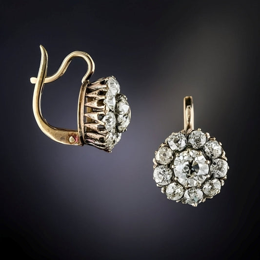 Clara – Pendientes Retro en Oro y Piedras Incrustadas