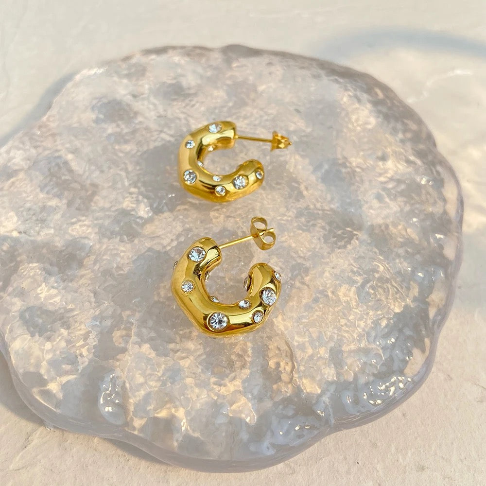 Joan – Pendientes Dorados Minimalistas