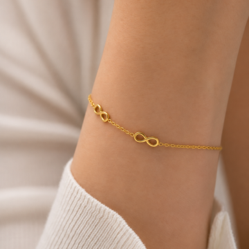 Pulsera Infinito para Damas con Tres Símbolos y Fina Estructura de Cadena