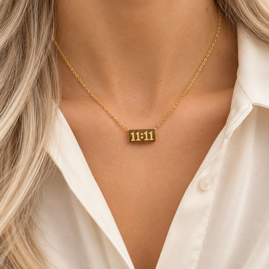 Collar de Damas con Colgante 11:11 y Motivo Numérico Rectangular