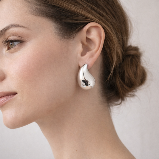 Theodora – Pendientes Gota Plateados Elegantes