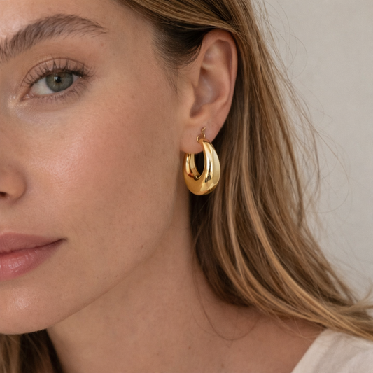 Ayumi – Pendientes Huecos en Forma U Elegantes