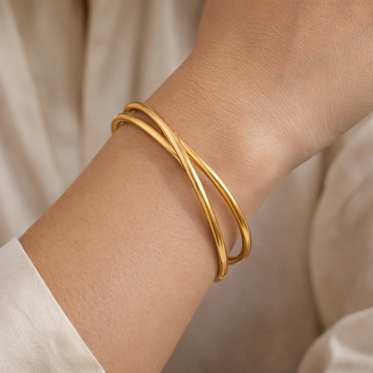 Jane – Pulsera de Triple Capa con Diseño Entrelazado