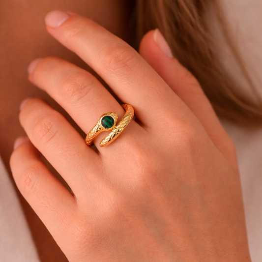Selene – Anillo Serpiente Vintage en Acero