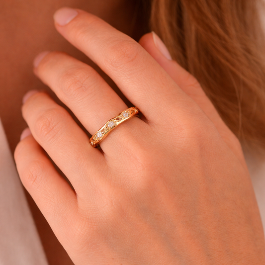 Aurelia – Anillo Ondulado Estrella de Ocho Puntas